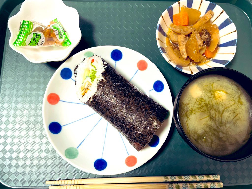 今日は2月3日節分です！恵方巻を昼食時に食べました(#^.^#)